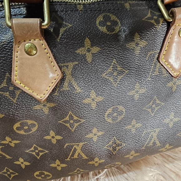 LOUIS VUITTON MONOGRAM SPEEDY 30 WITH LOCK PLUS LV WALLET BUNDLE - Picture 4 of 13
